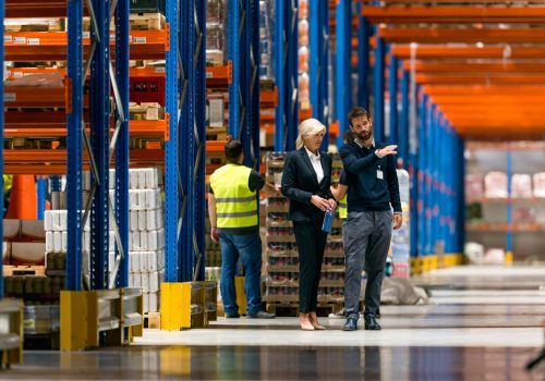 people-in-the-warehouse-2026-01-06-09-10-40-utc